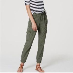 LOFT Khaki green cargo joggers 🌿